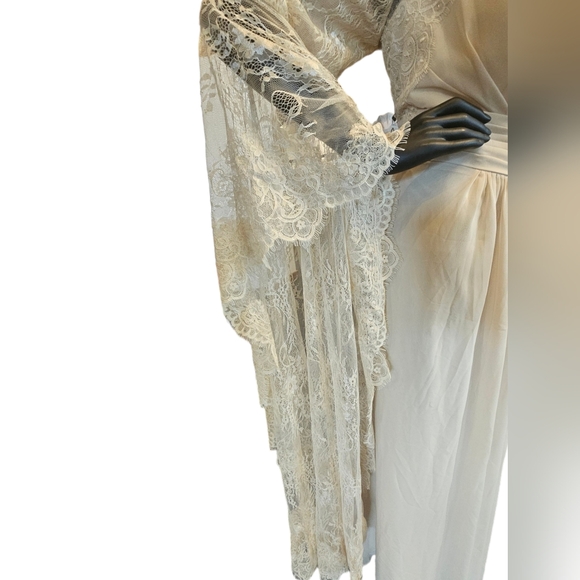 NWT - A-Line Square Neck Full Sleeve Wedding Gown - Picture 4 of 5